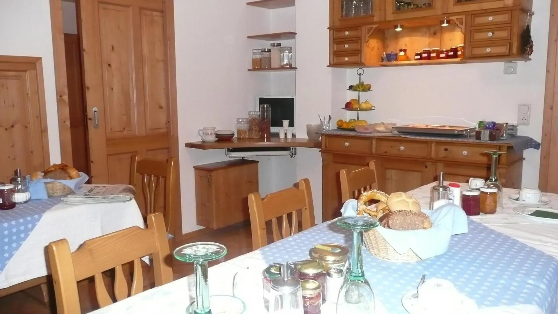 Landhaus Caesar - Hotel Garni Bad Heilbrunn 0*,  Γερμανία